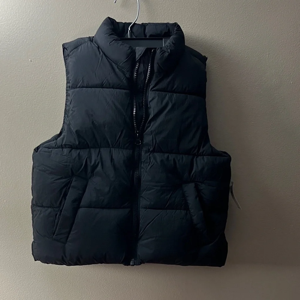 Old Navy Black Puffer Vest - Water-Resistant Quilted Vest